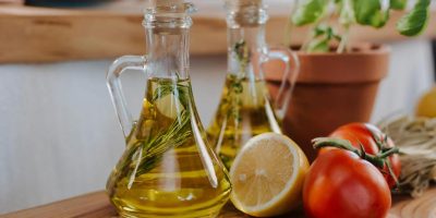 close-up-of-fresh-ingredients-for-italian-cooking-featuring-olive-oil-and-basil-IqhwR7XVw2zZ7iZYFIDlpA